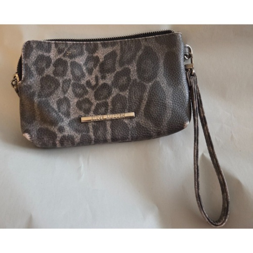 Steve Madden Btrell Wristlet- Gray‎ And Black Camo, Preowned